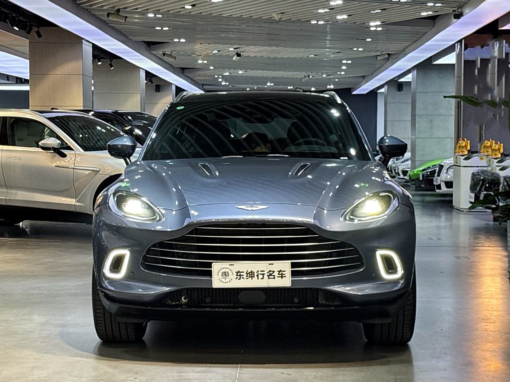 Aston Martin DBX 2024 4.0T V8