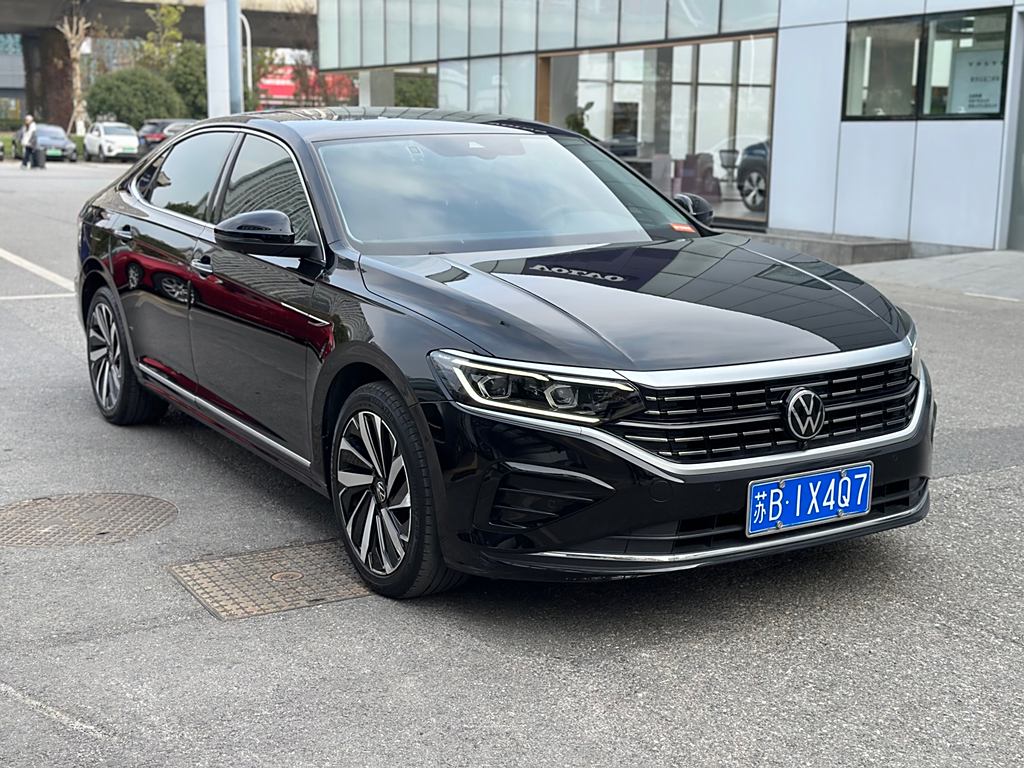 Volkswagen Passat 2023 330TSI