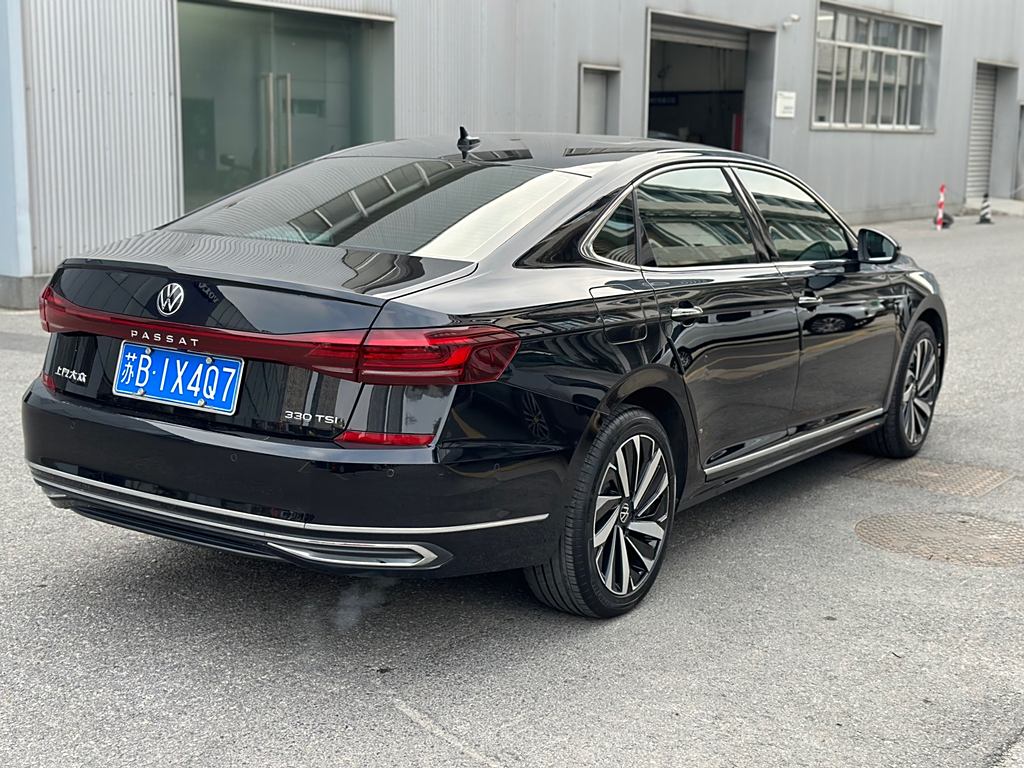 Volkswagen Passat 2023 330TSI