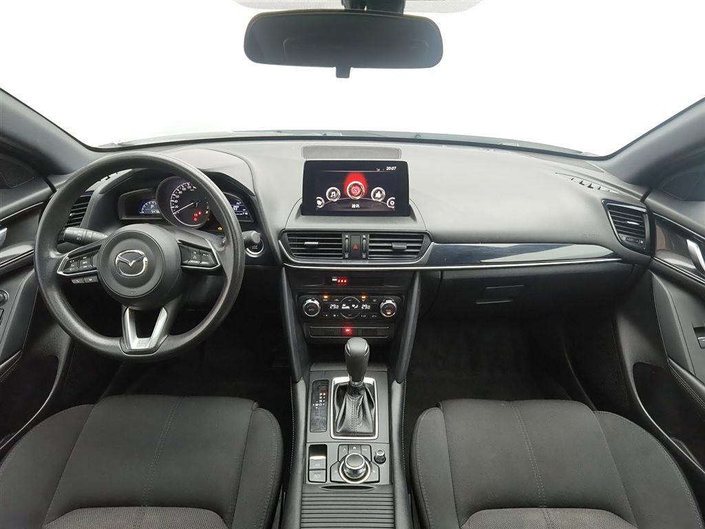 Mazda CX-4 2021 2.0L АвтоматическаяLand Rover Discovery