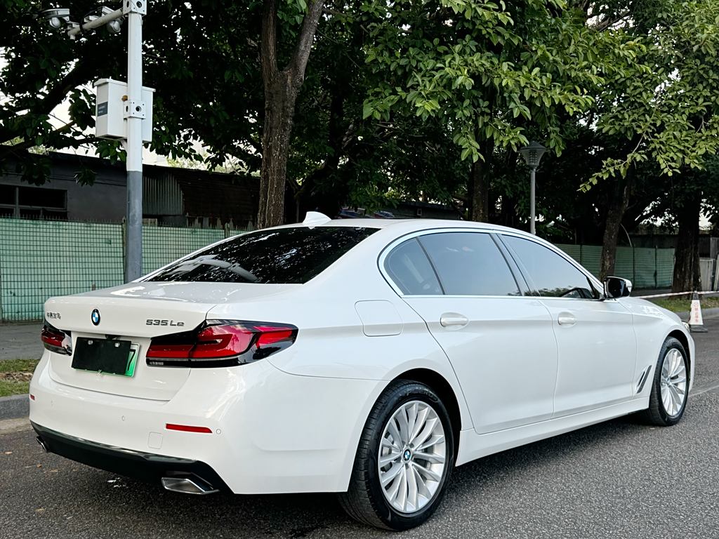 BMW 5 Series 2021 535Le