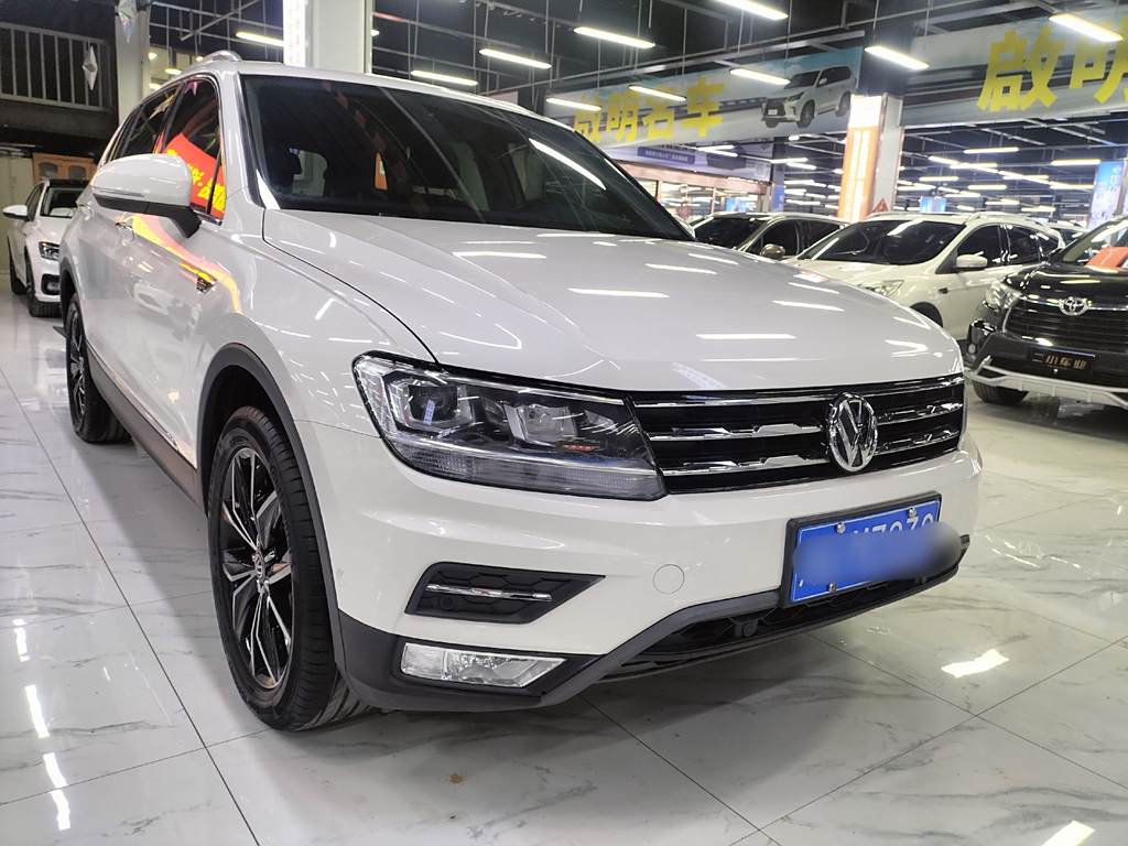 Volkswagen Tiguan L 2019 330TSI Автоматическая V