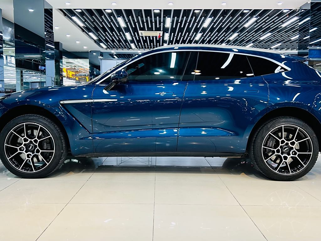 Aston Martin DBX 2021 4.0T V8