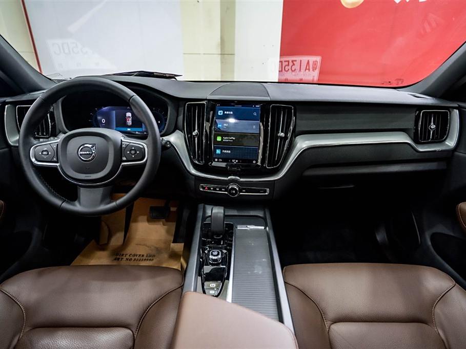 Volvo XC60 2023 B5 Полный привод