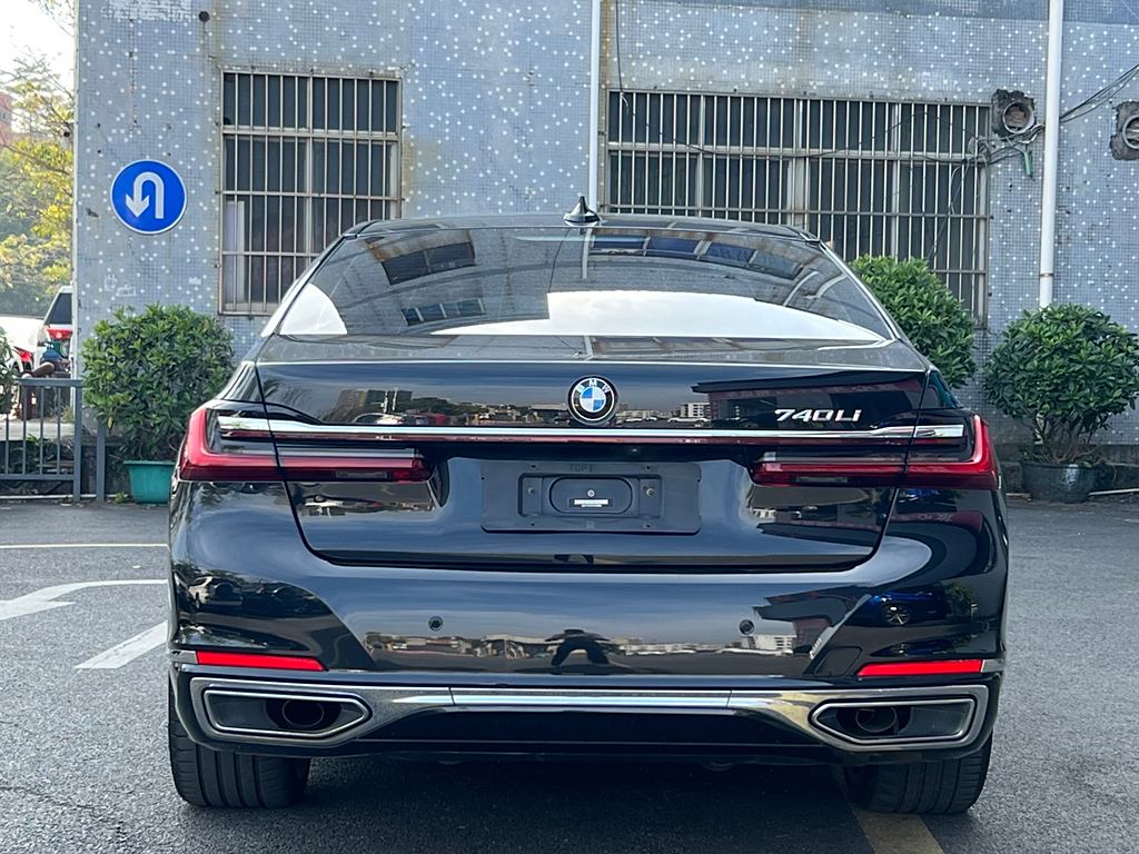 BMW 7 Series 2021 740Li