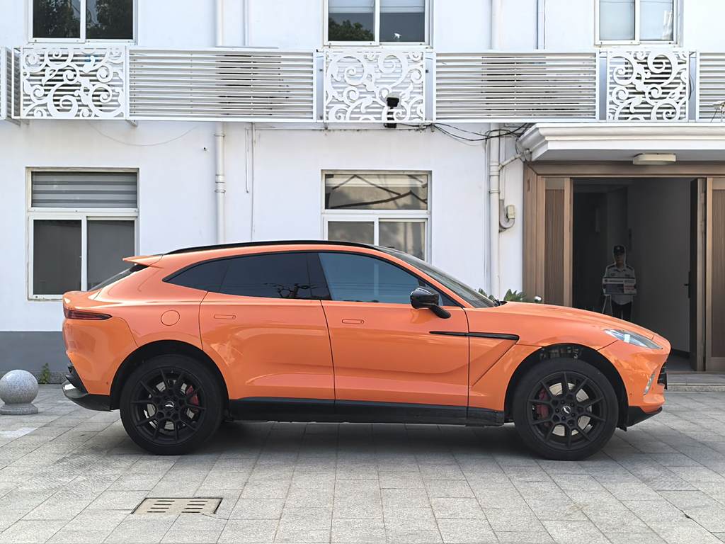 Aston Martin DBX 2022 4.0T V8