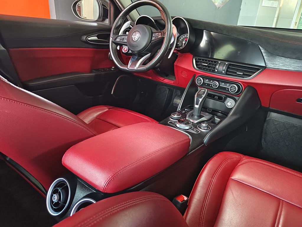 Alfa Romeo Giulia 2019 2.0T 280HP