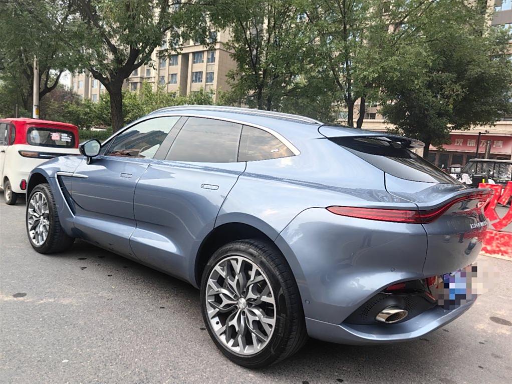 Aston Martin DBX 2022 4.0T V8