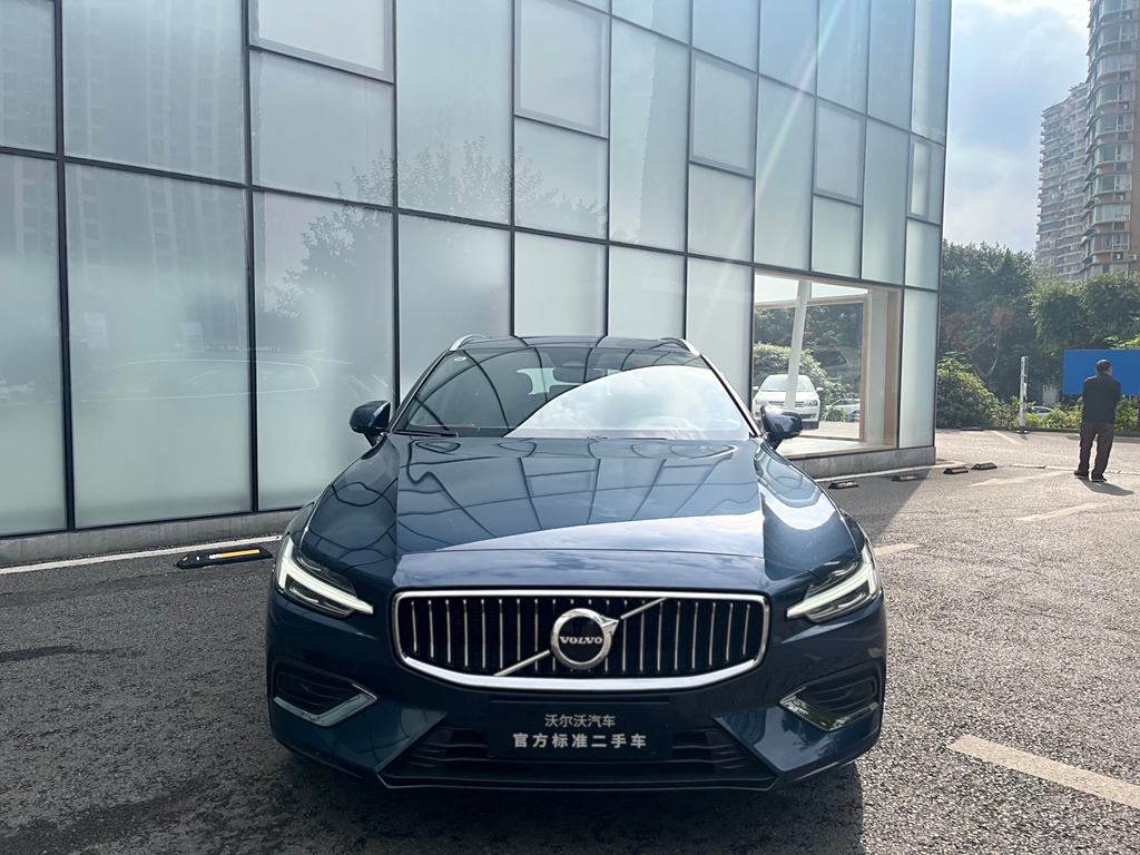 Volvo V60 2024 B5