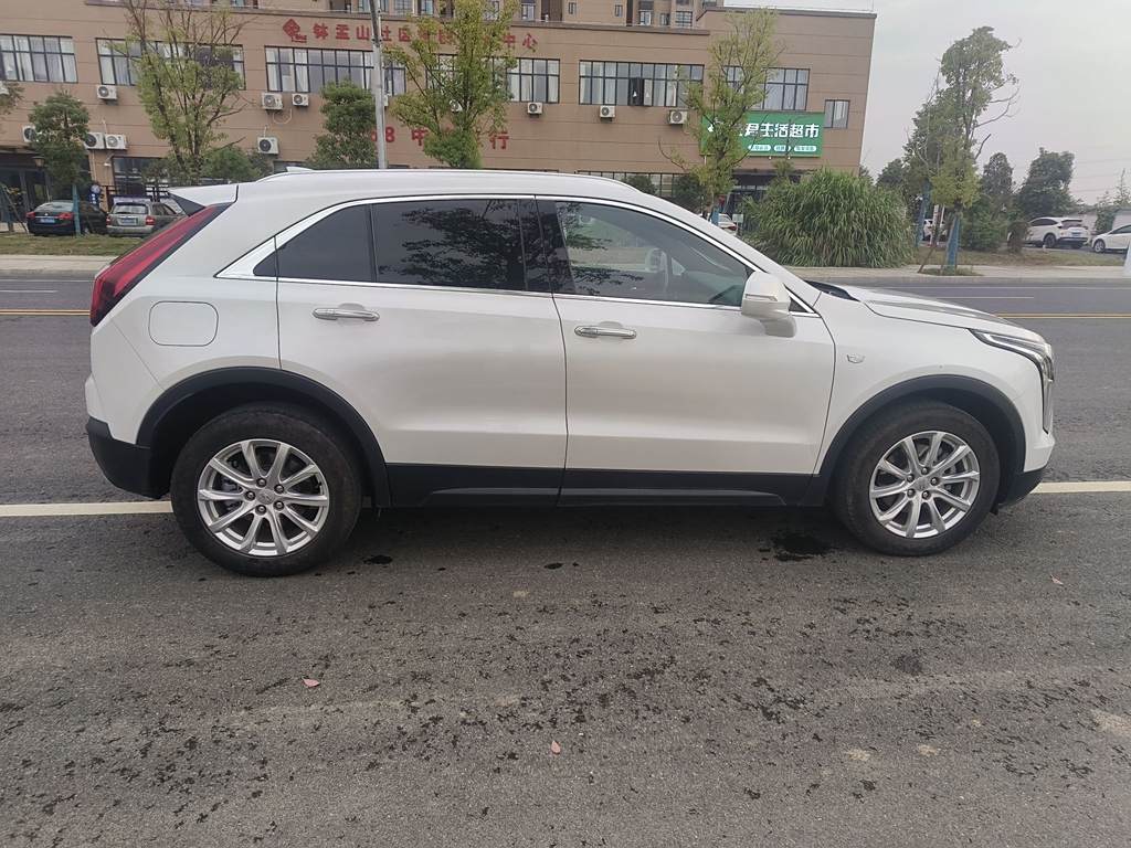 Cadillac XT4 2021 28T