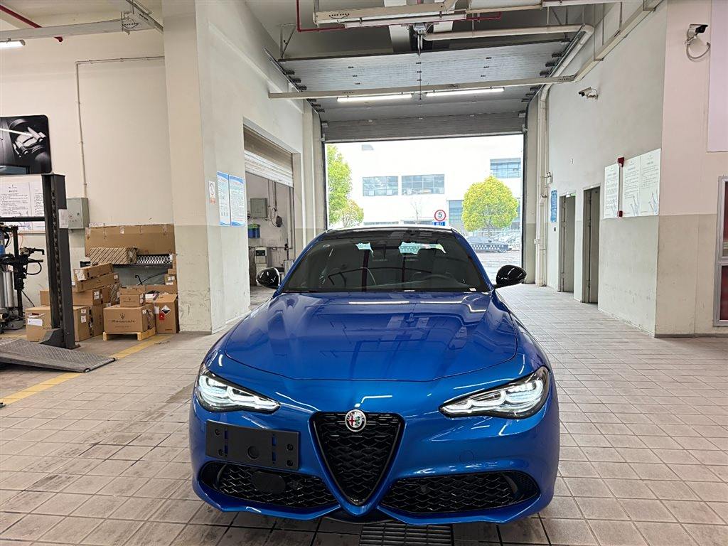 Alfa Romeo Giulia 2023 2.0T 280HP