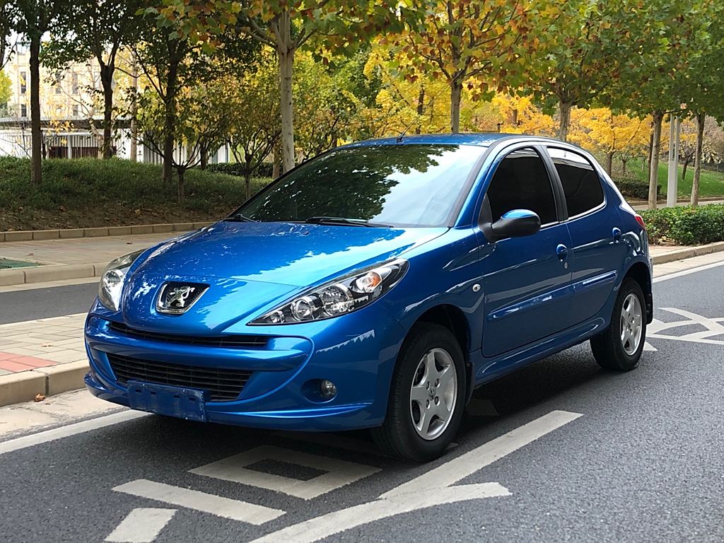 Peugeot207 2011  1.4L Ручная