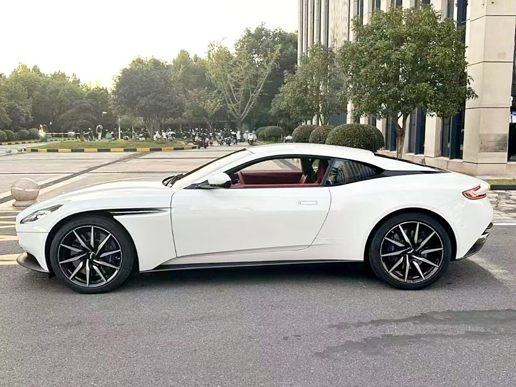 Aston Martin DB11 2022 4.0T V8 Coupe