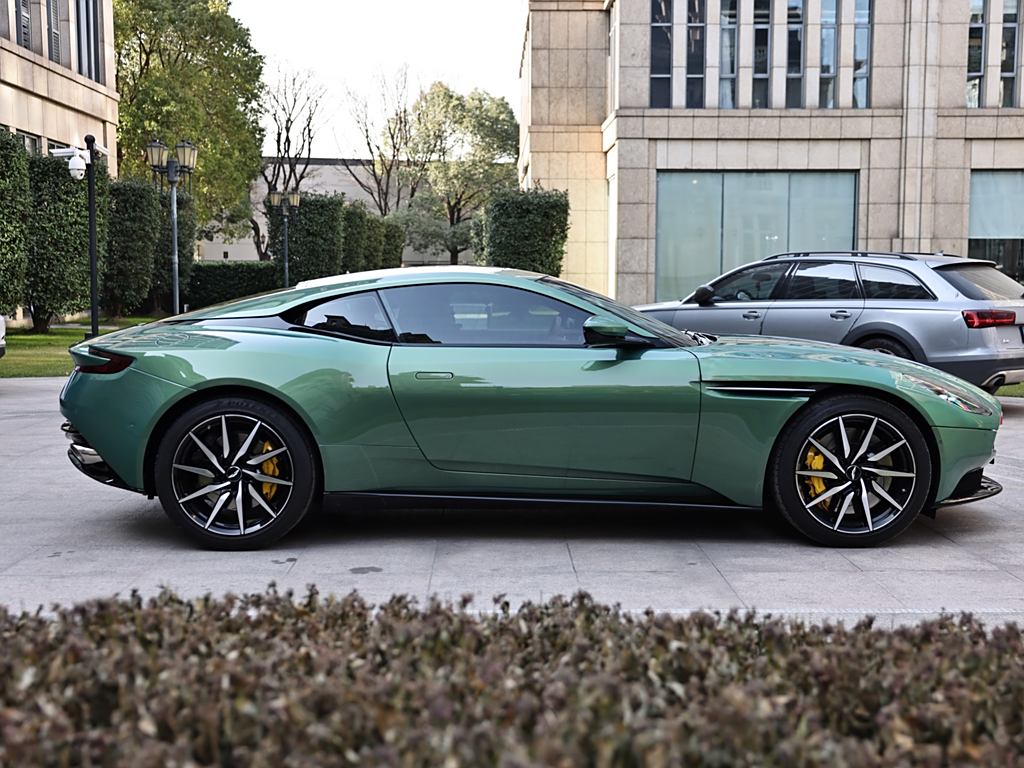 Aston Martin DB11 2022 4.0T V8 Coupe