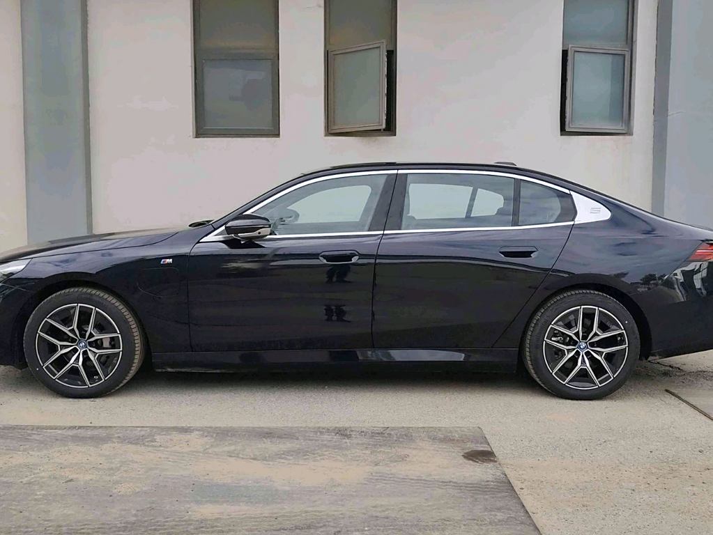 BMW i5 2024 eDrive 35L  M Sport Package