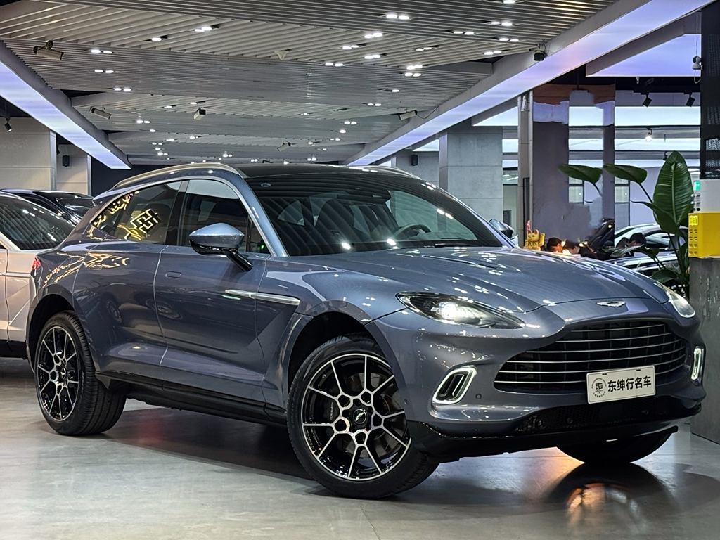 Aston Martin DBX 2024 4.0T V8