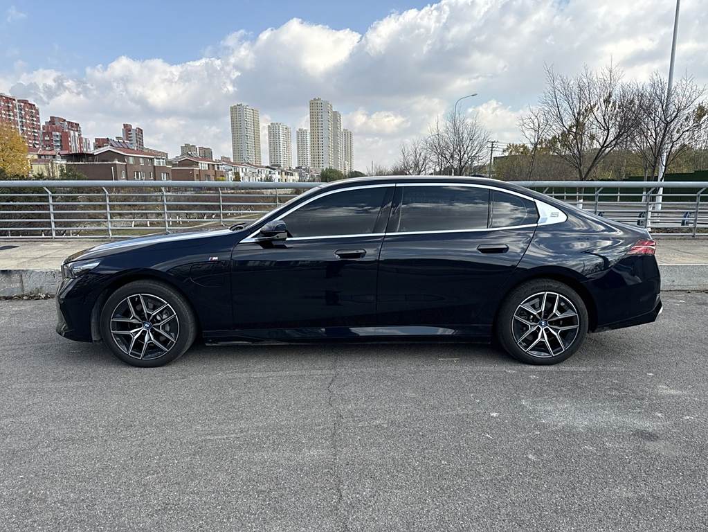 BMW i5 2024 eDrive 35L  M Sport Package