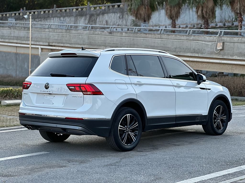 Volkswagen Tiguan L 2021 330TSI Автоматическая