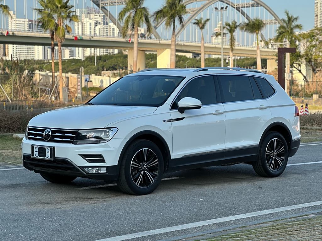 Volkswagen Tiguan L 2021 330TSI Автоматическая