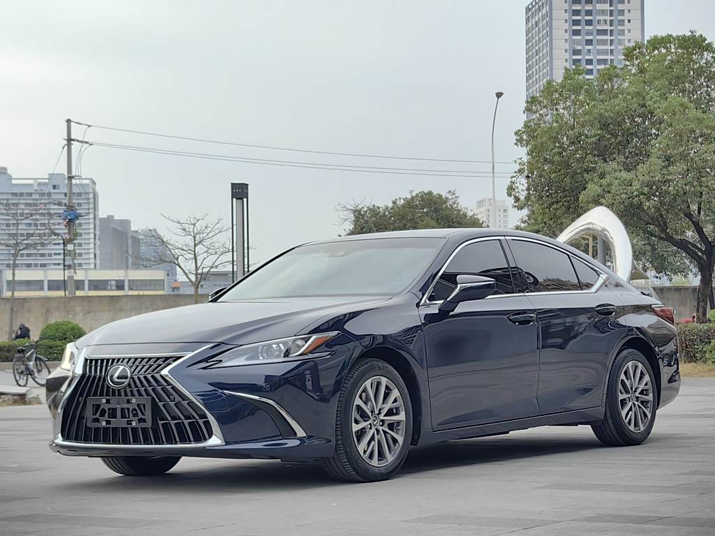 Lexus ES 2022 300h