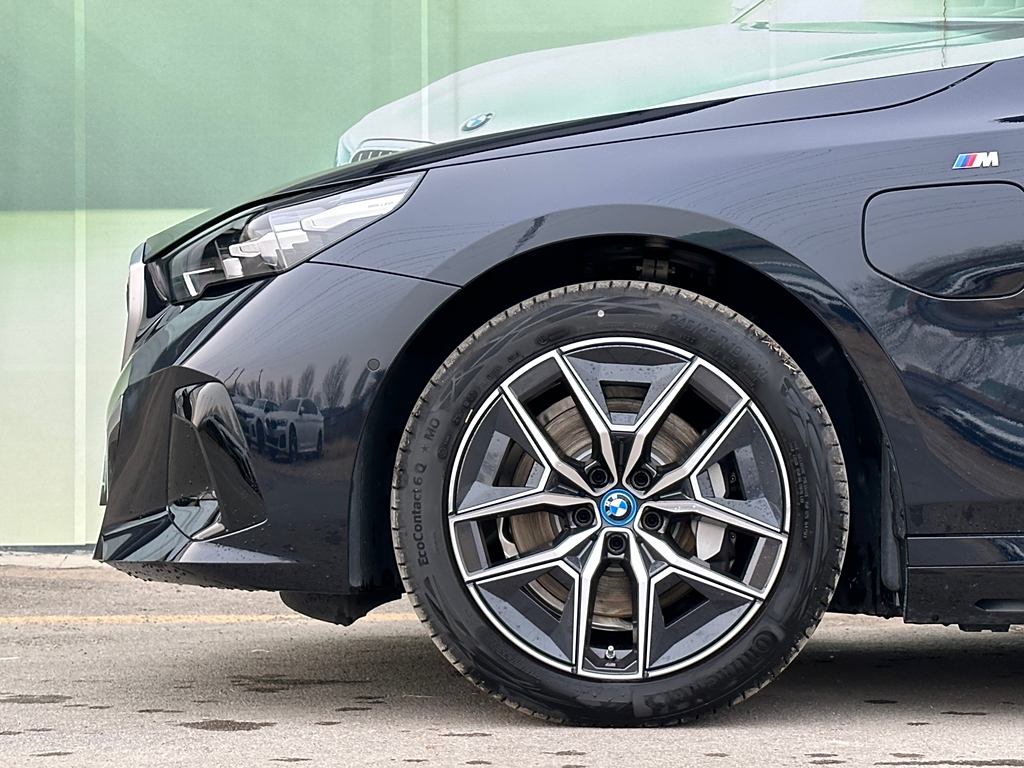 BMW i5 2024 eDrive 35L  M Sport Package