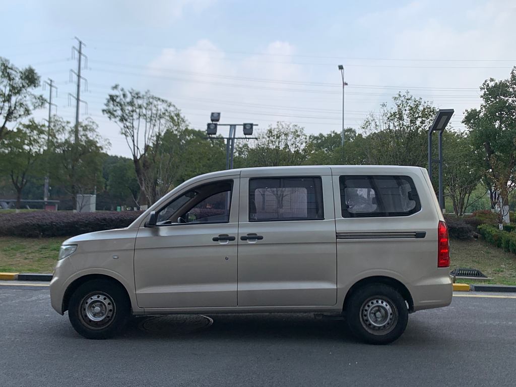 Wuling Hongguang V 2021 1.5LLAR