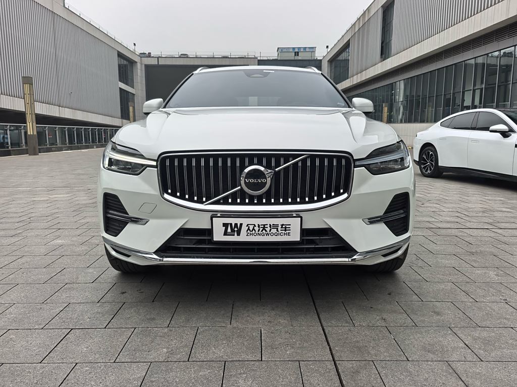 Volvo XC60 2023 B5 Полный привод