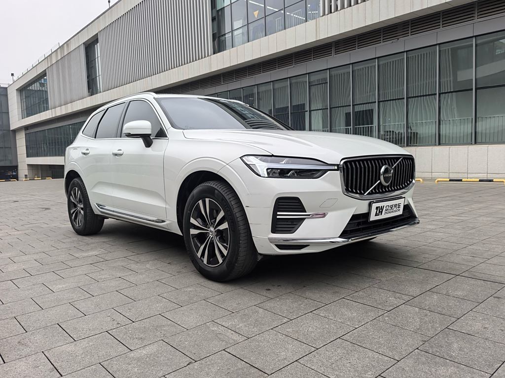 Volvo XC60 2023 B5 Полный привод