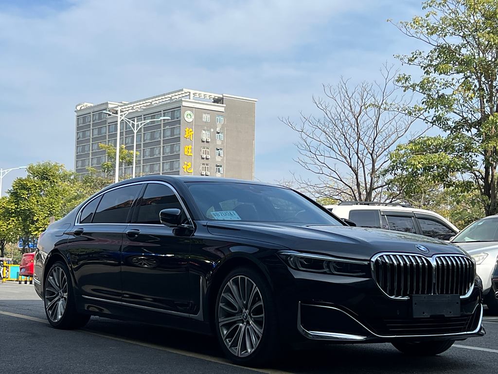 BMW 7 Series 2021 740Li