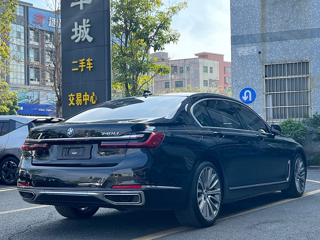 BMW 7 Series 2021 740Li