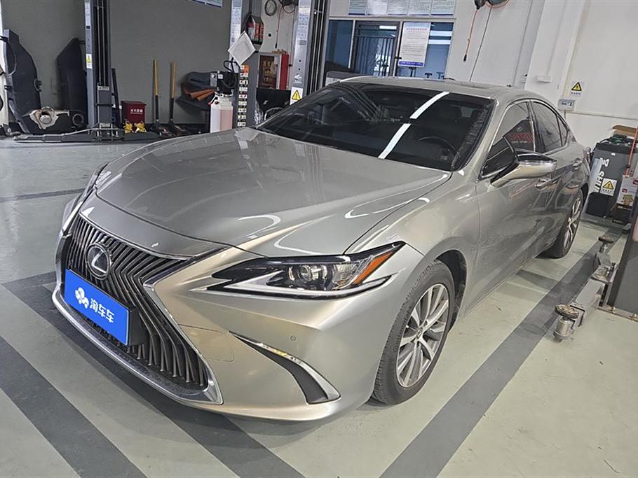 Lexus ES 2020 200