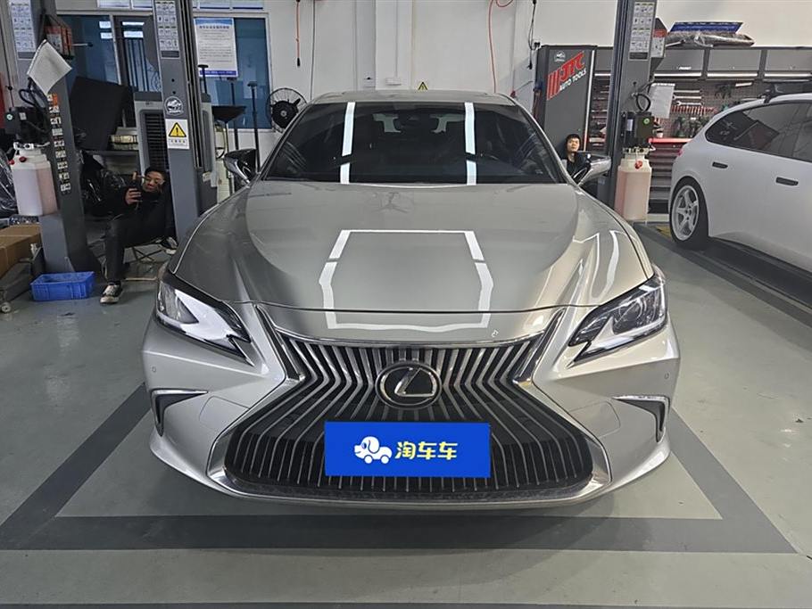 Lexus ES 2020 200