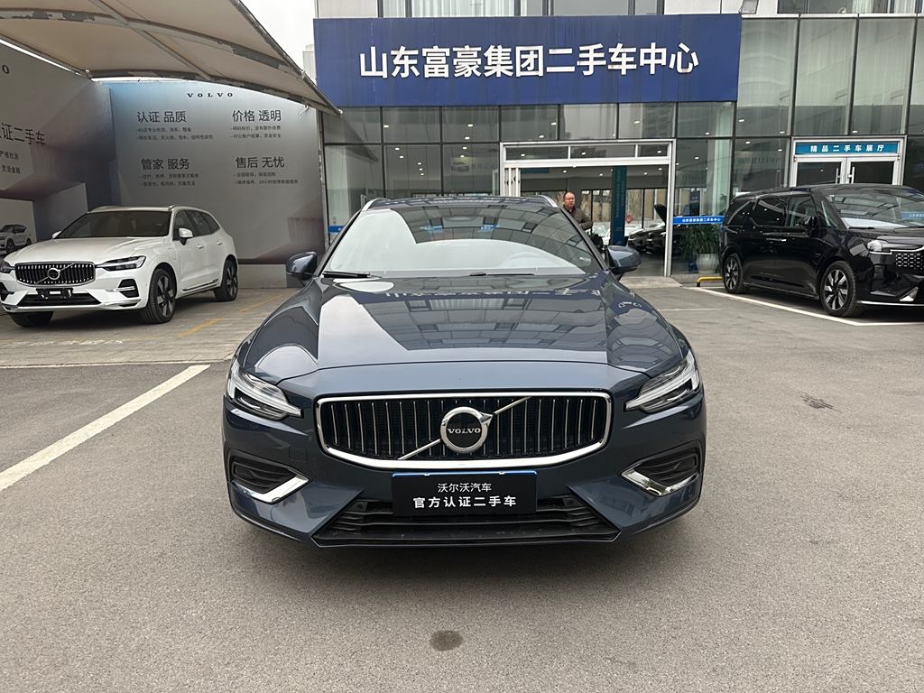 Volvo V60 2024 B5