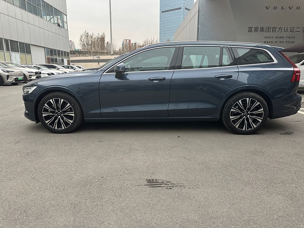 Volvo V60 2024 B5