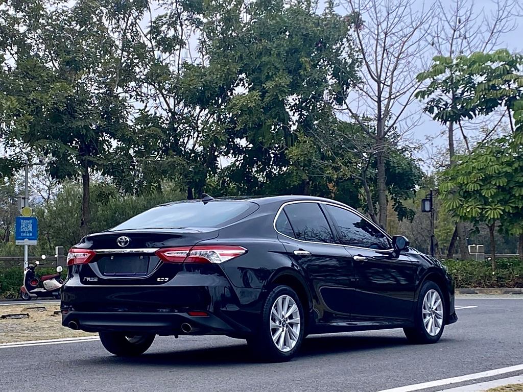 Toyota Camry 2021 2.0G