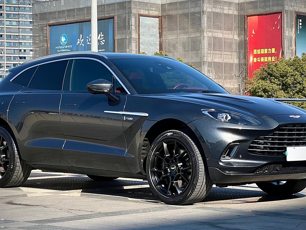 Aston Martin DBX 2020 4.0T V8 1913