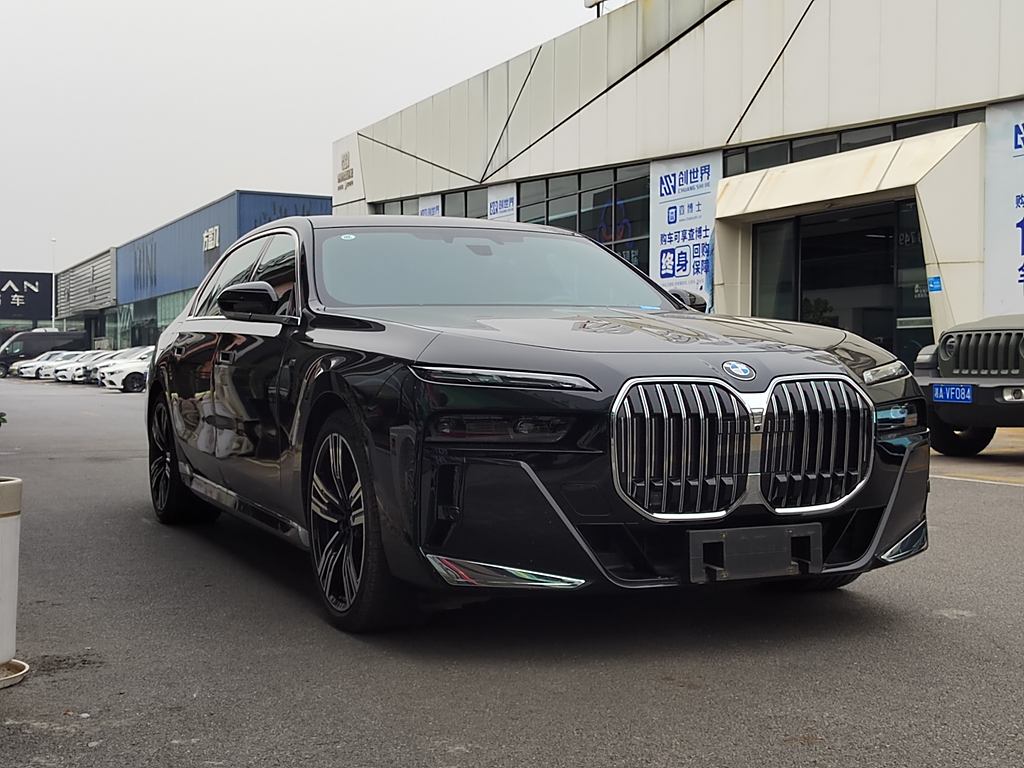 BMW 7 Series 2023 740Li M Sport Package