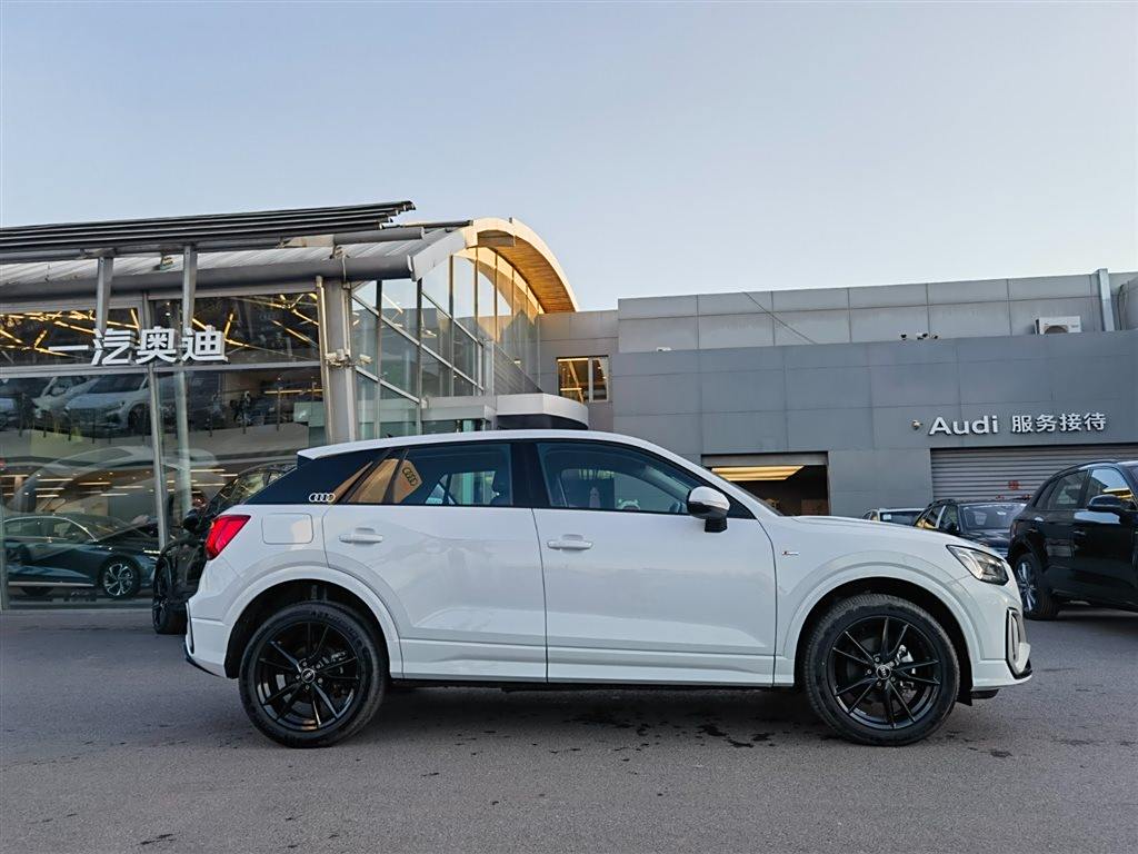 Audi Q2L 2023 35TFSI