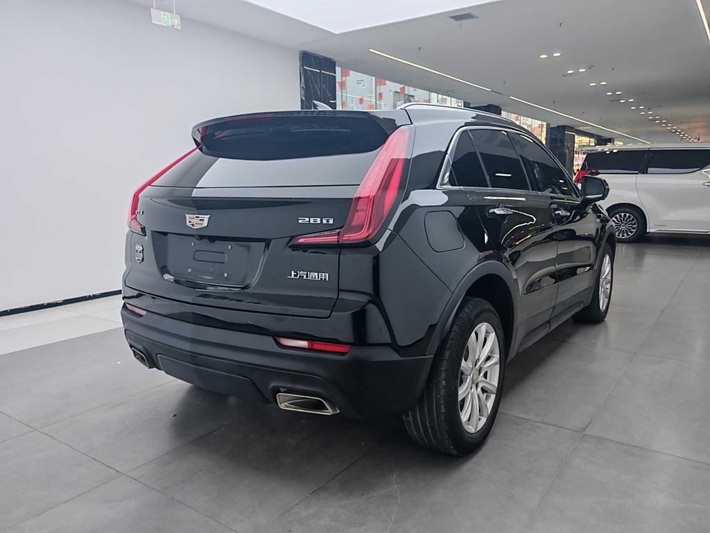 Cadillac XT4 2021 28T