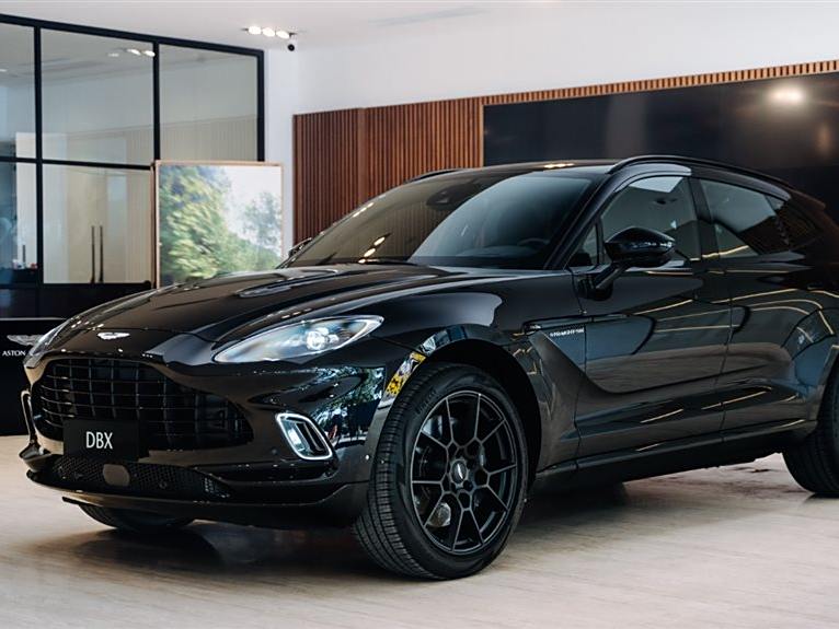 Aston Martin DBX 2024 4.0T V8