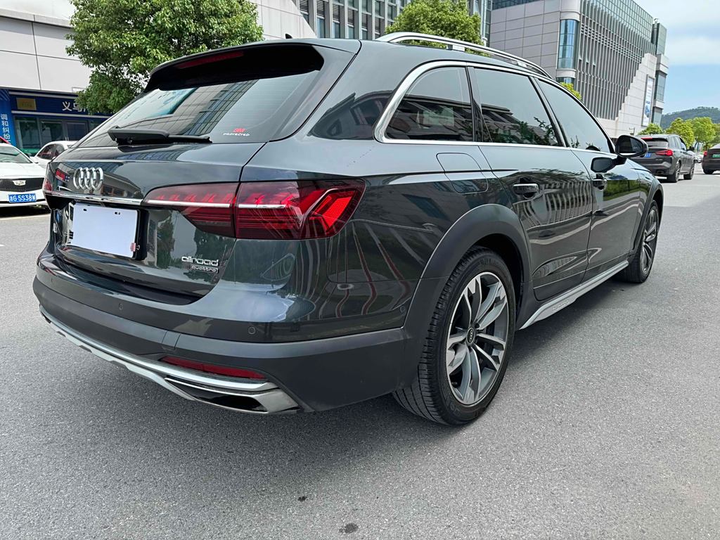 AudiA4 2021 allroad quattro Land Rover Discovery