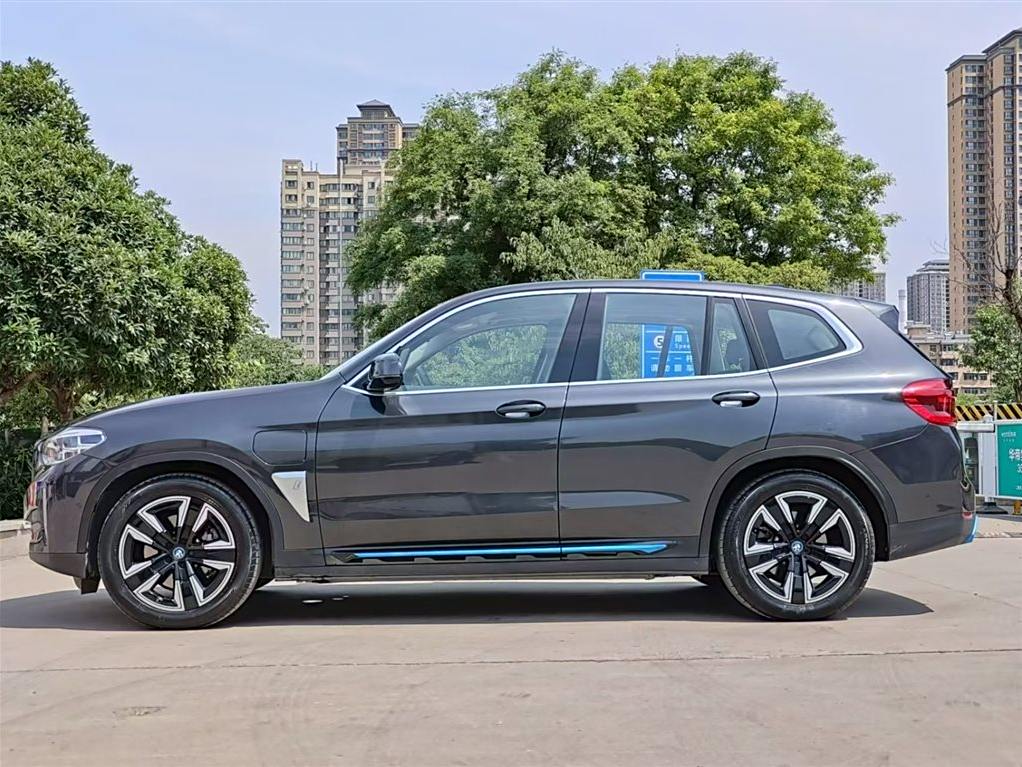 BMW iX3 2021