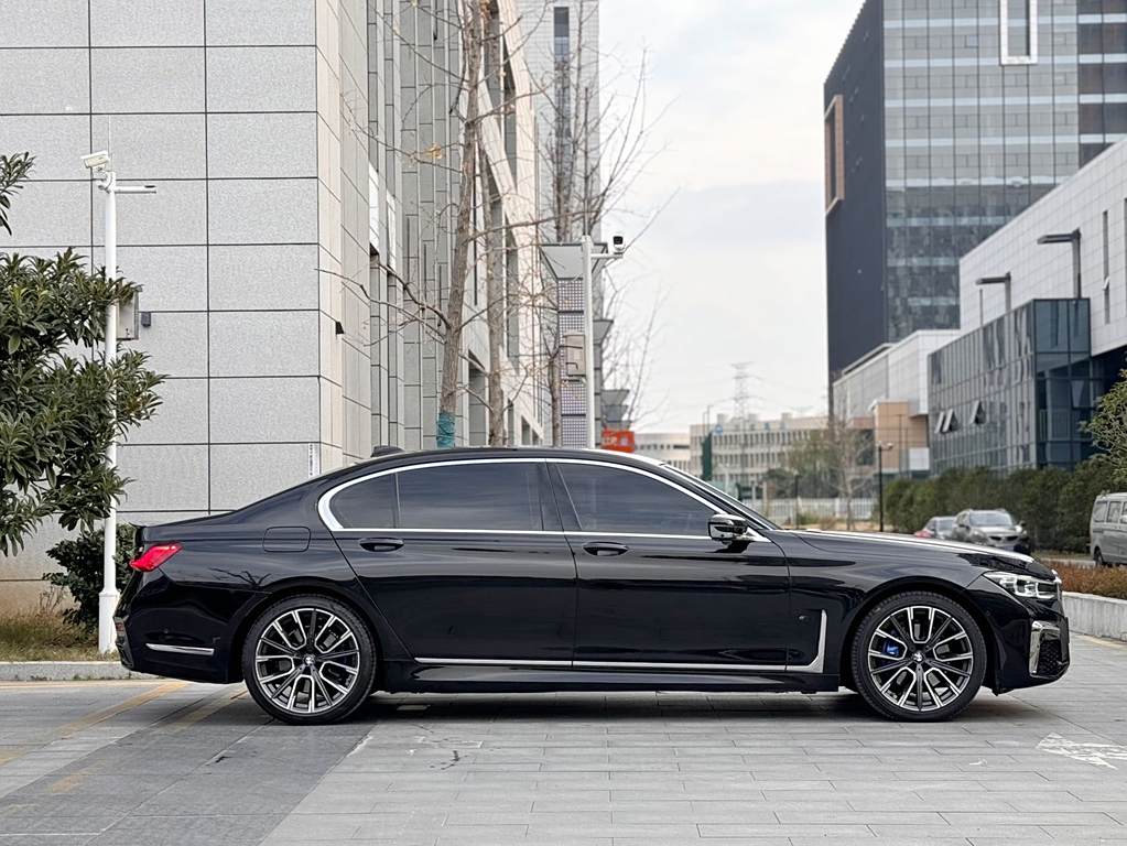 BMW 7 Series 2019 740Li xDrive M Sport Package