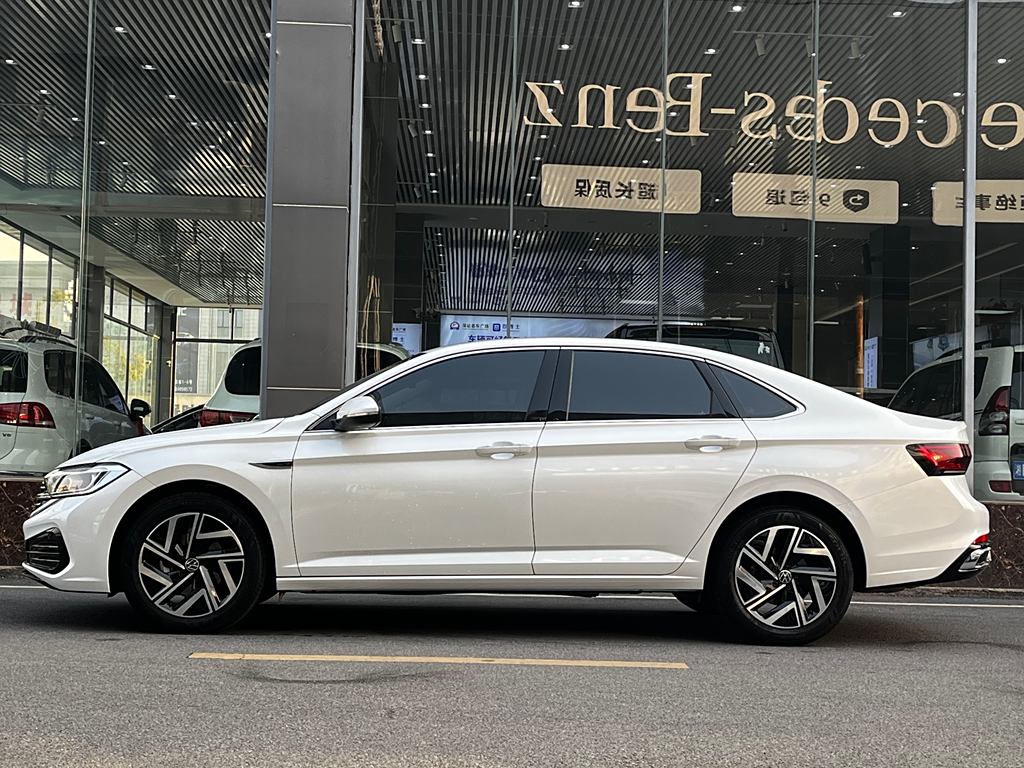 Volkswagen Jetta 2023 300TSI DSG