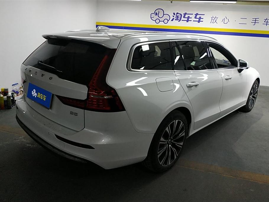 Volvo V60 2023 B5