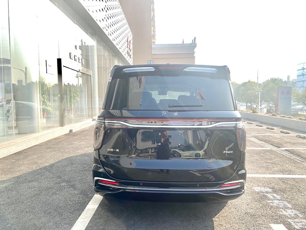 Hongqi HQ9 2023 2.0T