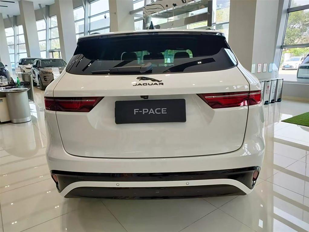 Jaguar F-PACE 2024 P250 R-Dynamic SE