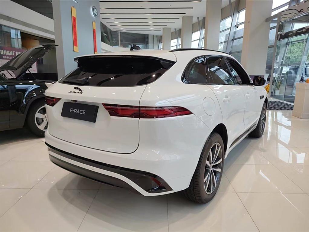 Jaguar F-PACE 2024 P250 R-Dynamic SE