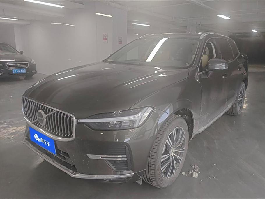 Volvo XC60 2022 B5  Полный привод