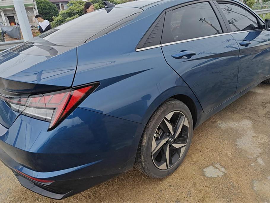 Hyundai Elantra 2022 1.5L CVT LUX